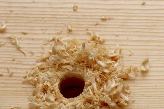 Comment reboucher un trou dans le bois avant de repercer ?